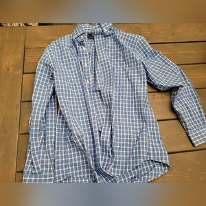 Vineyard vines classic fit tucker shirt size meduim